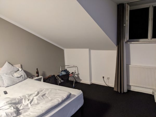 Bett im Hotel Big Mama Leipzig Zimmer 508